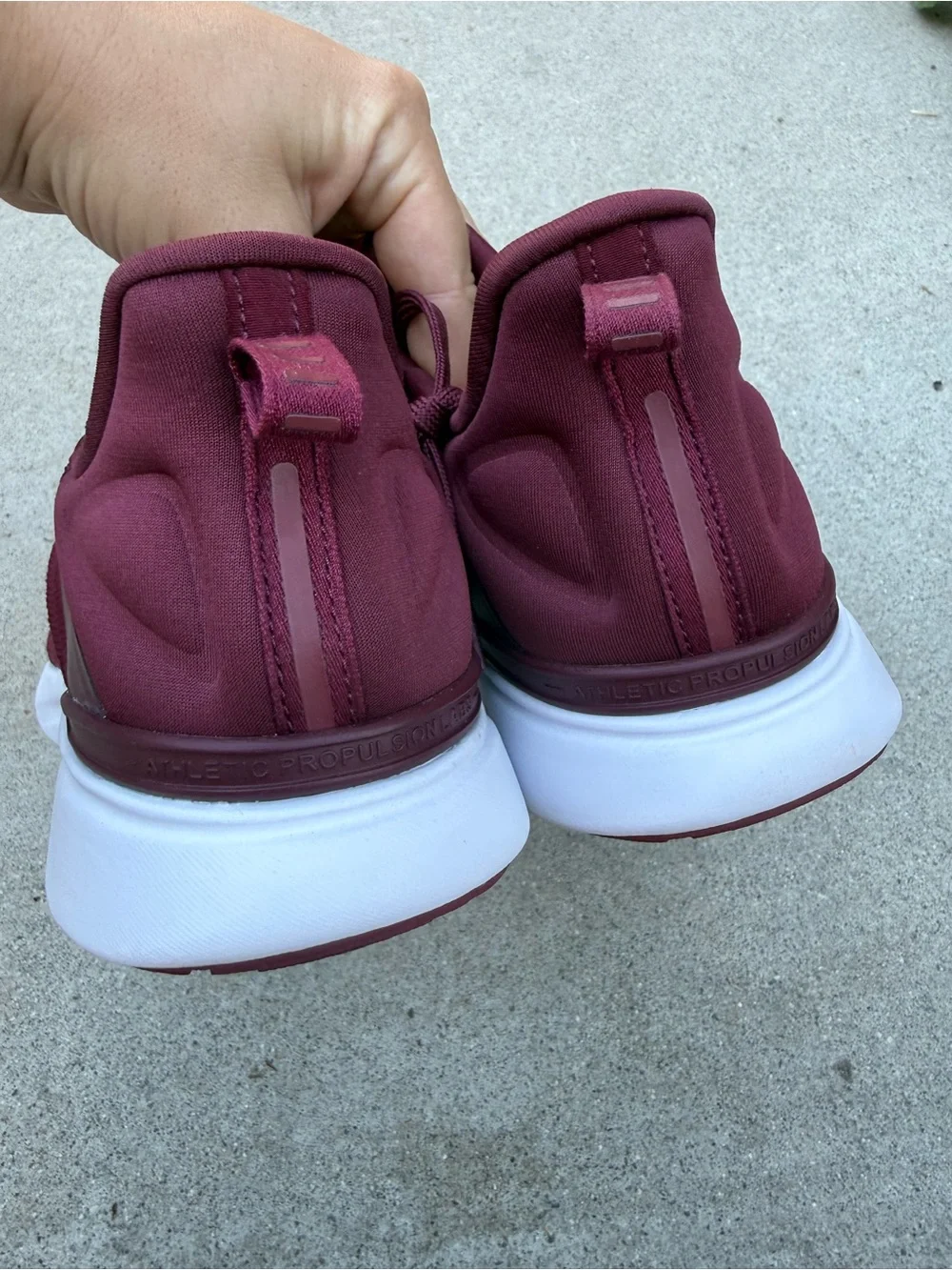 APL Techloom Tracer Knit Lowtop Running Sneaker in Burgundy Size 7.5